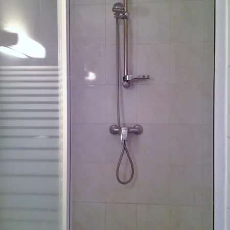 Du Centre باريس