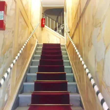 Du Centre Hotel *